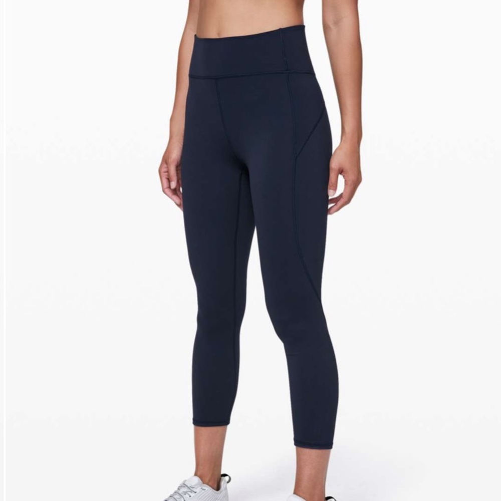 Lululemon In Movement Crop Leggings 23” Size 6.